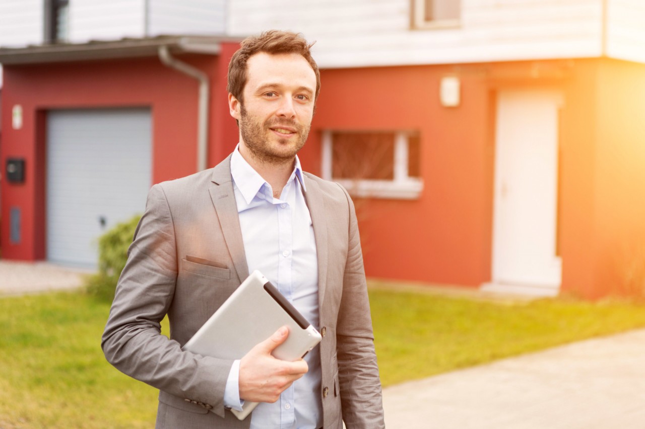 The Pros and Cons of Becoming a Real Estate Agent